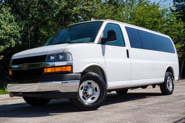 chevrolet express passenger 2017 1GAZGPFGXH1121116 image chevrolet express passenger 2017 1GAZGPFGXH1121116 image
